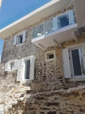 Stone house with roof-top terrace sea at 10 meters
